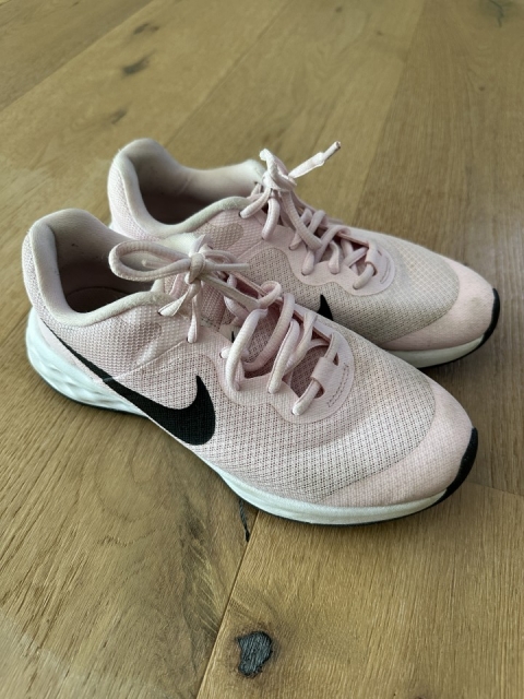 Superge Nike