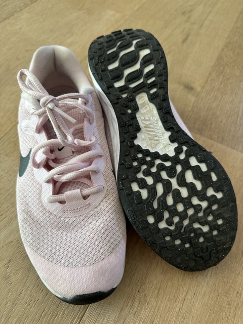 Superge Nike