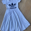 obleka adidas