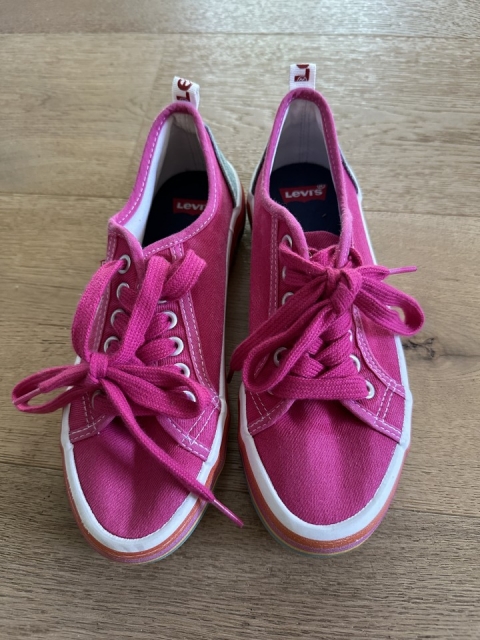 Superge Levis 36