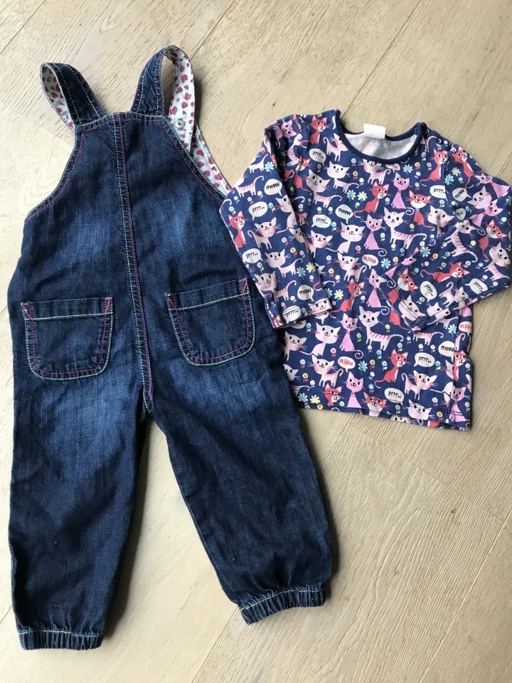 jeans hlače zadaj in majica HM