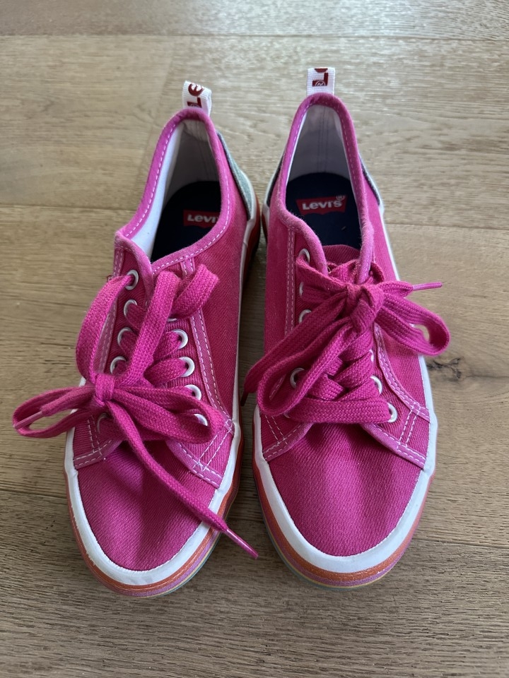superge Levis 36