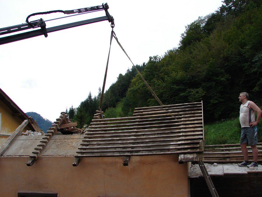 Podiranje strehe - foto povečava