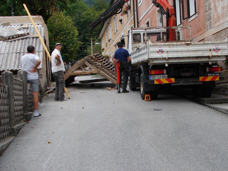 Podiranje strehe - foto povečava