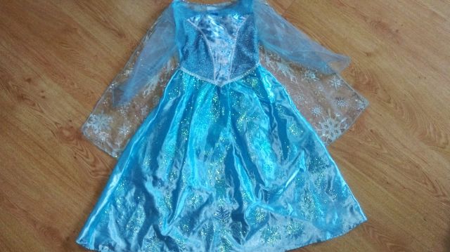 Elsa pojoča obleka z lučkami 5-6 let- 30€