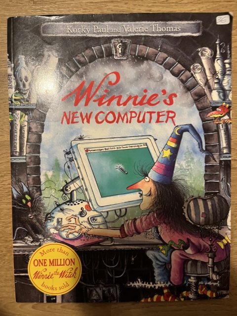 Winnies new computer - foto