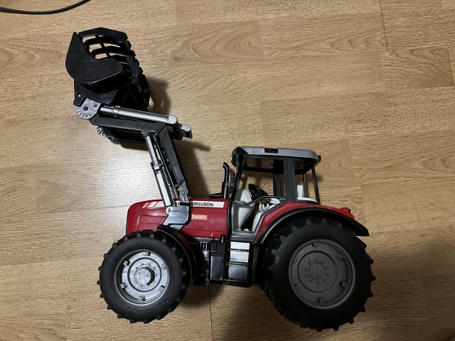BRUDER MASSEY FERGUSON 7480 - foto