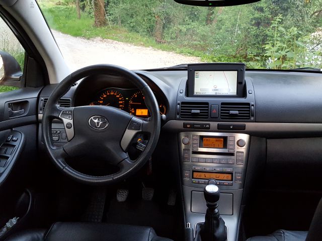 Toyota Avensis - foto