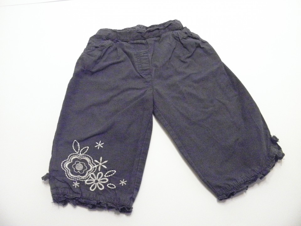 3/4 tanjše hlačke matalan 18-24m,2,90E