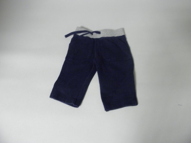 Hlačke john lewis 0-3m,2E