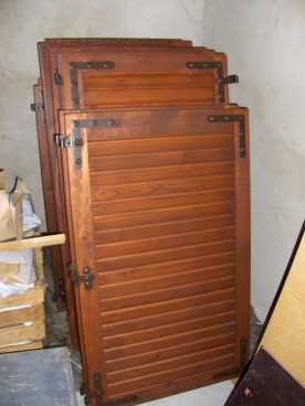 lesena polkna, vecja in manjsa: 68 x 111 cm ter 65 x 128 cm; nevgrajena  + nekaj suhomonta