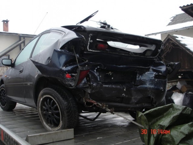 Mazda - razbita - foto