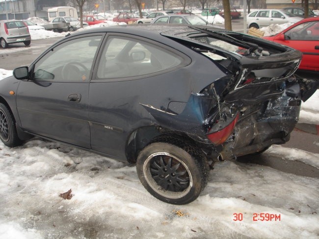 Mazda - razbita - foto povečava
