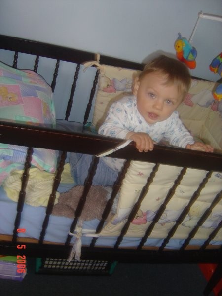 Ko sem prvič sam vstal ob ograjici posteljice
