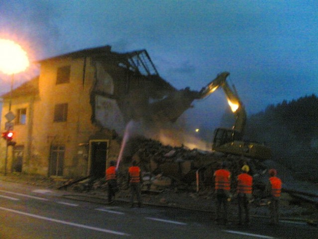 Rušenje Cirarjeve hiše Litija - foto