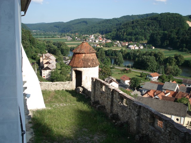 Sevnica  pogled z gradu