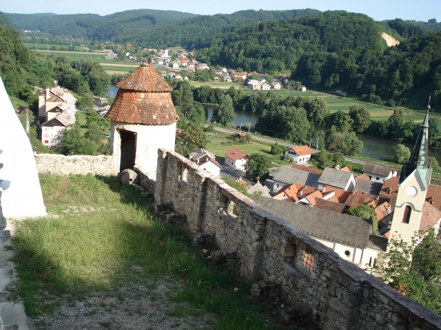 Sevnica  pogled z gradu