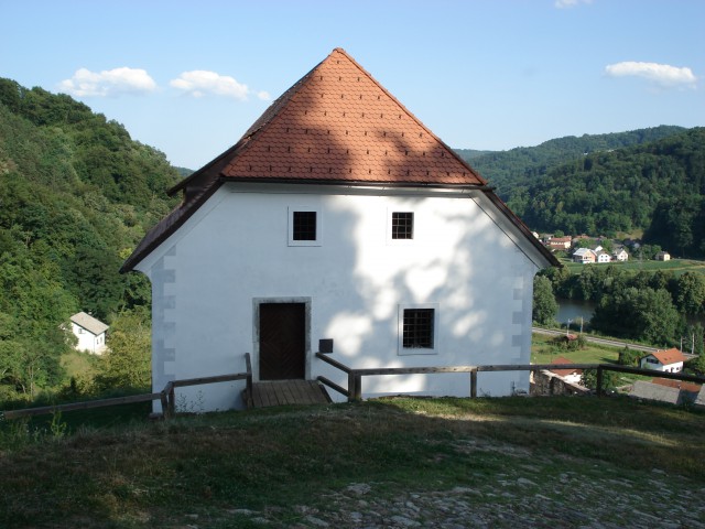 Sevnica  pogled z gradu