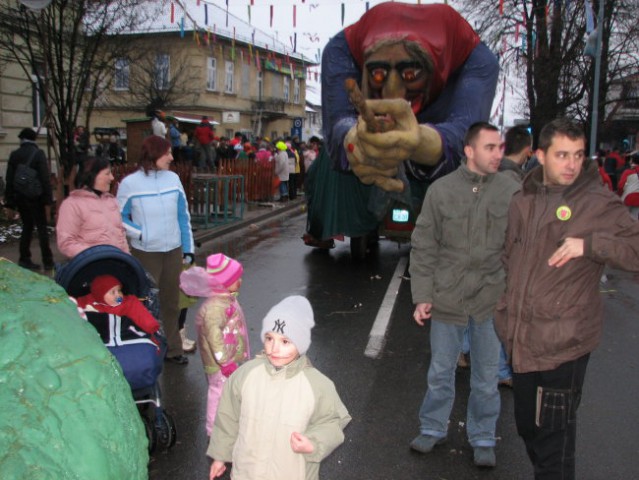 Malo večja druščina na pohodu!:))