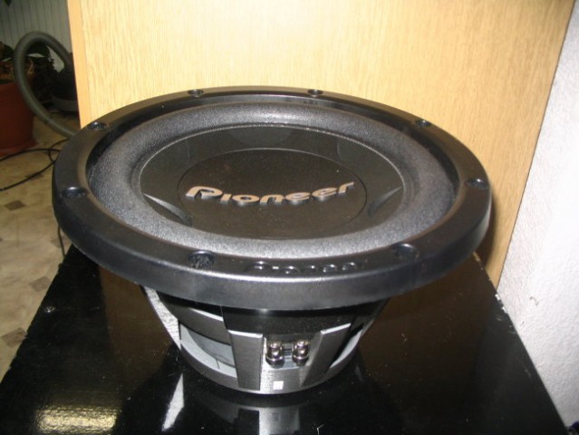 Surround-sound subwoofer - foto