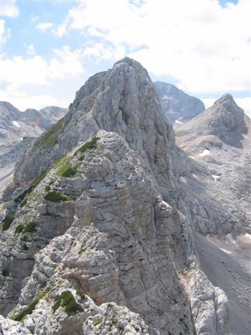 Zavarovani grebenski del na Visoko Vrbanovo špico (najlepši del poti)