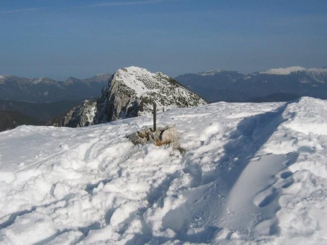 Pogled z vrha Brd proti Debeli peči