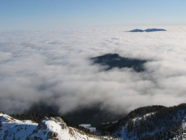 V ozadju Ratitovec ven 'štrli'.