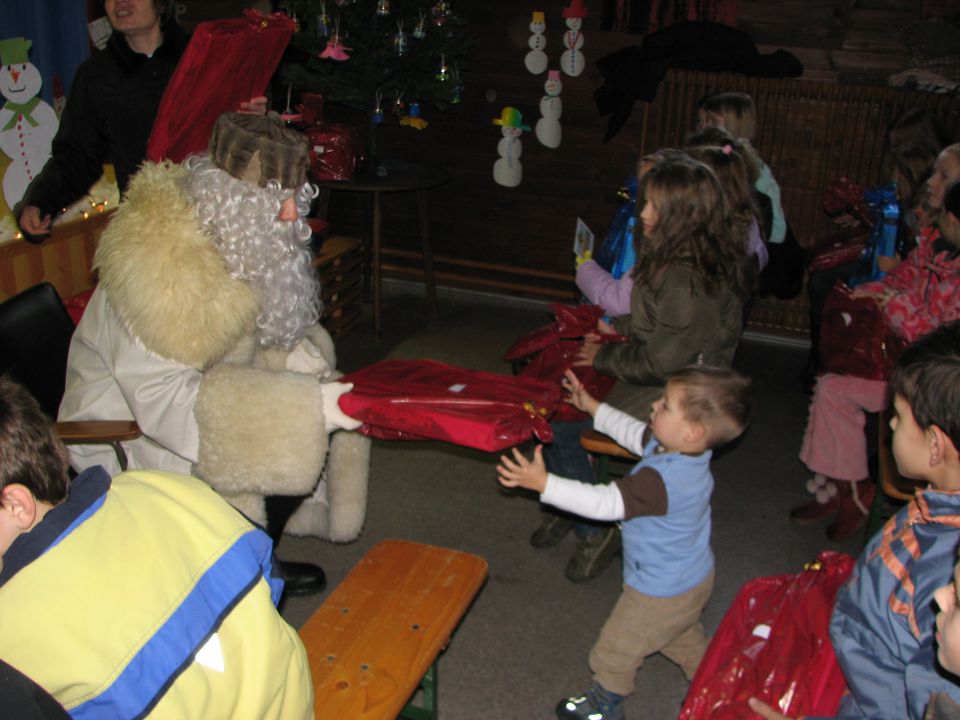 Obisk Dedka Mraza v Zavodnji - foto povečava