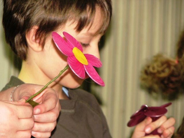 Izdelava cvetja za materinski dan 2010 - foto