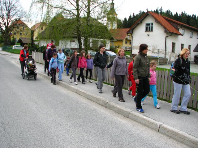 DPM Zavodnje Pohod  27.4.2010 - foto