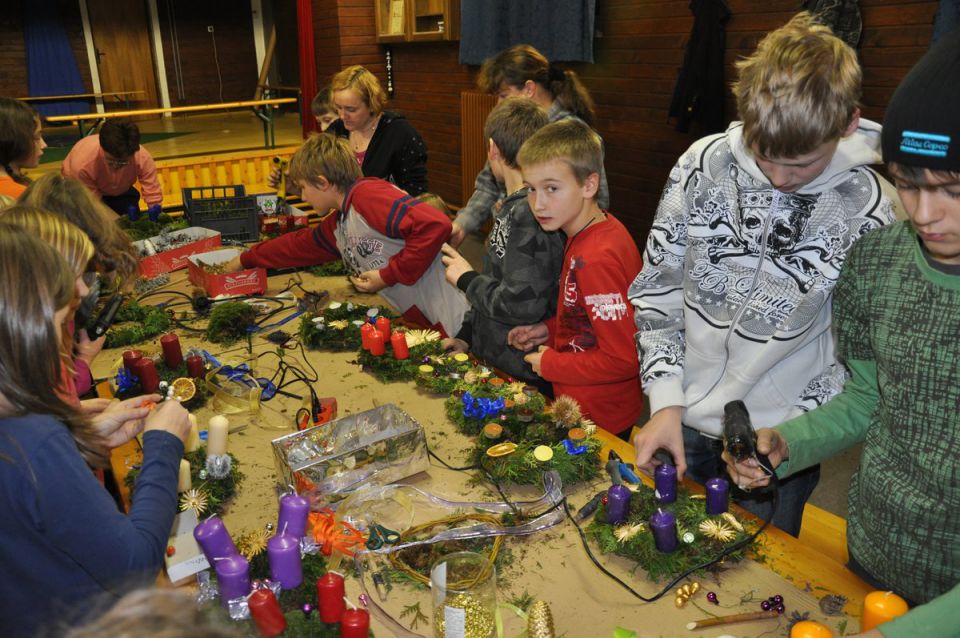 Izdelava adventnih venčkov 23.11.2010 - foto povečava