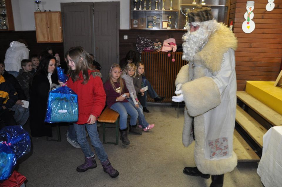 Obisk Dedka Mraza v Zavodnjah 2010 - foto povečava