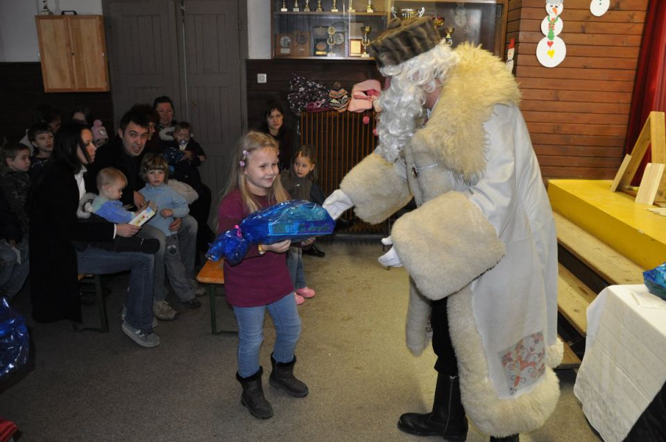Obisk Dedka Mraza v Zavodnjah 2010 - foto povečava