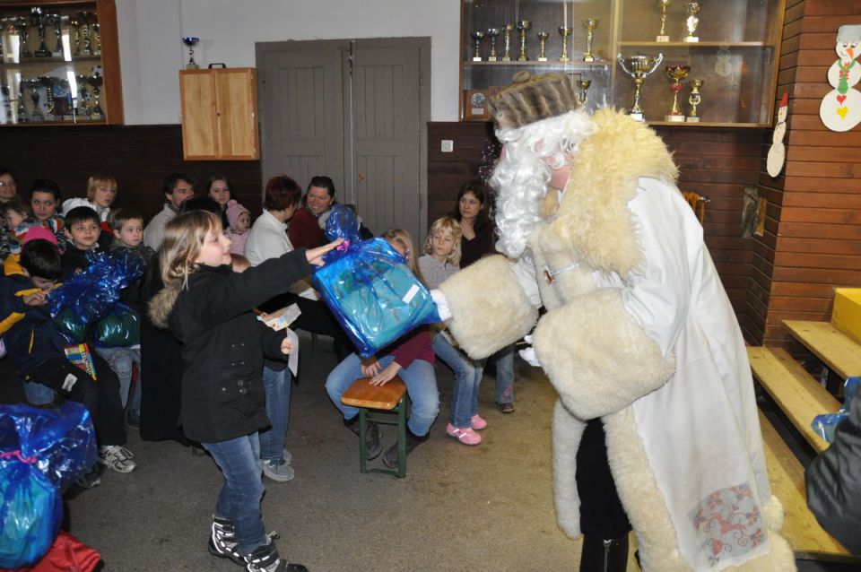 Obisk Dedka Mraza v Zavodnjah 2010 - foto povečava