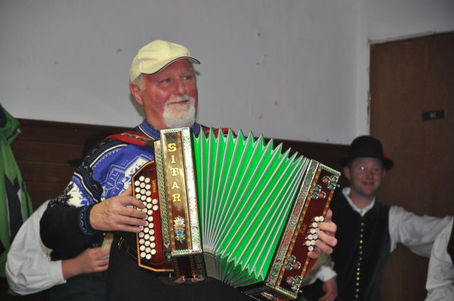 Nastop folklornih skupin v Zavodnjah 2011 - foto