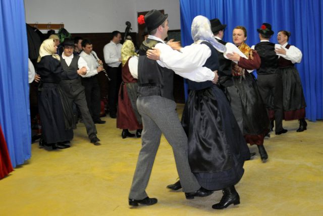 Nastop folklornih skupin v Zavodnjah 2011 - foto