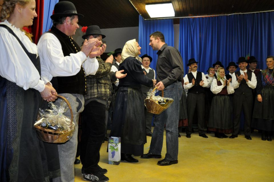 Nastop folklornih skupin v Zavodnjah 2011 - foto povečava