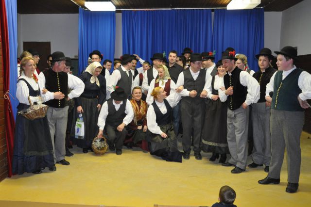 Nastop folklornih skupin v Zavodnjah 2011 - foto