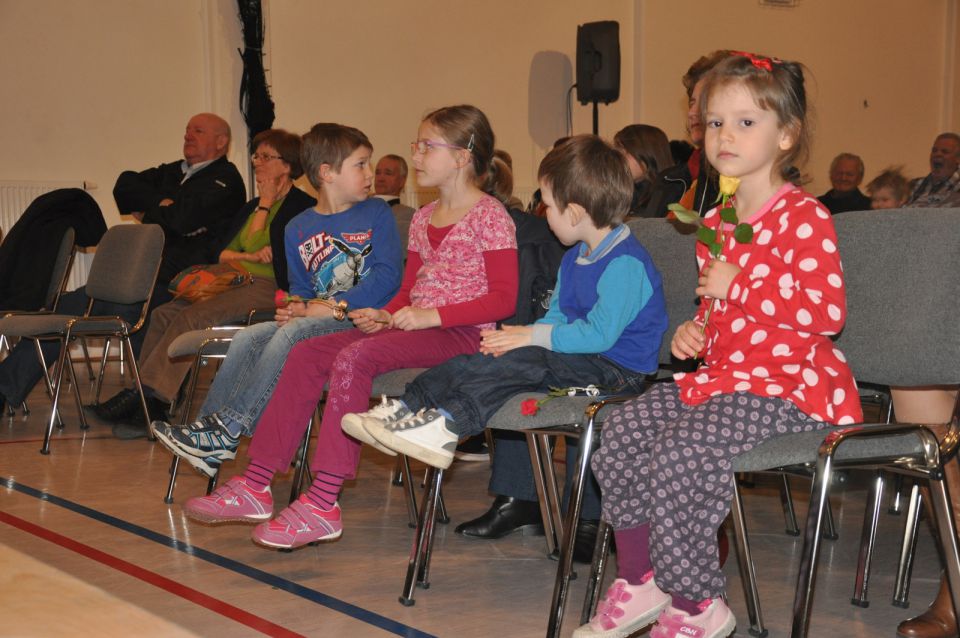 Nastop folklornih skupin v Zavodnjah 8.3.2014 - foto povečava