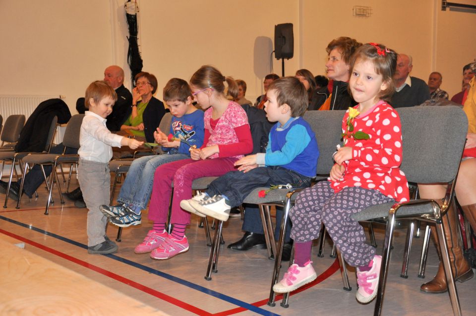 Nastop folklornih skupin v Zavodnjah 8.3.2014 - foto povečava