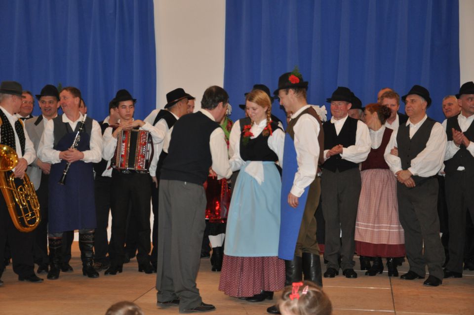 Nastop folklornih skupin v Zavodnjah 8.3.2014 - foto povečava