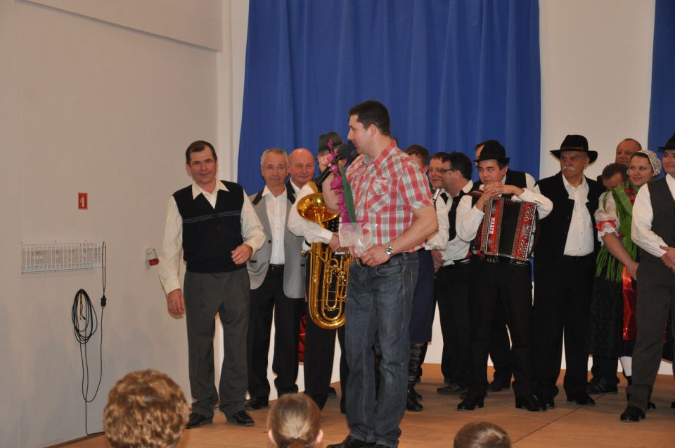 Nastop folklornih skupin v Zavodnjah 8.3.2014 - foto povečava