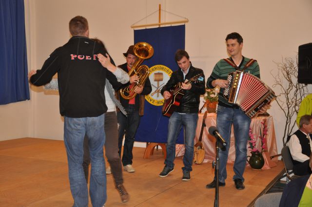 Nastop folklornih skupin v Zavodnjah 8.3.2014 - foto