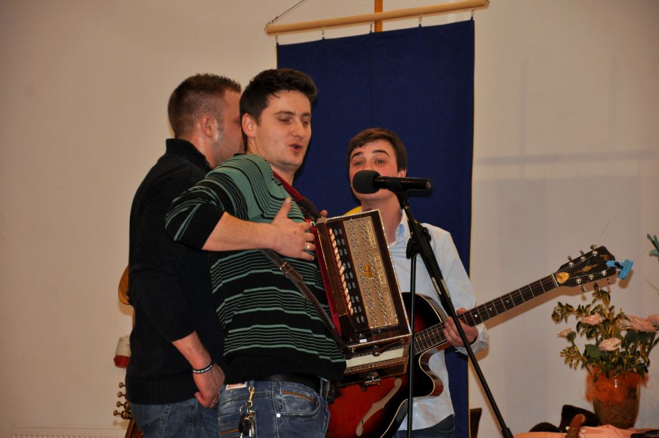 Nastop folklornih skupin v Zavodnjah 8.3.2014 - foto povečava