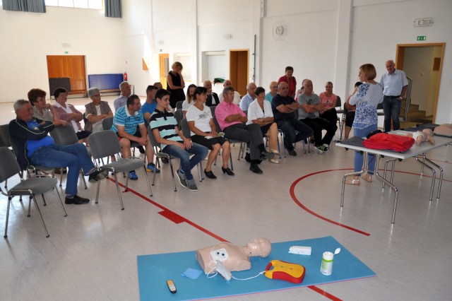 Predstavitev  defibrilatorja Zavodnje - foto