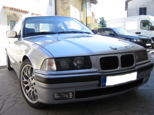 320i - foto