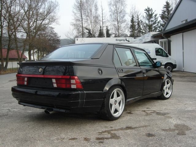 Alfa 75 - foto povečava