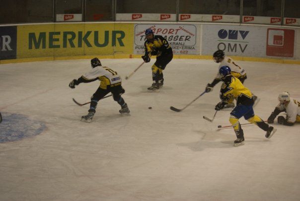 HK Vrhpolje vs Mamuti - foto povečava