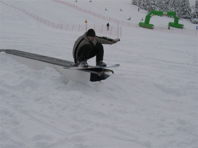 Snowboarding triki - foto