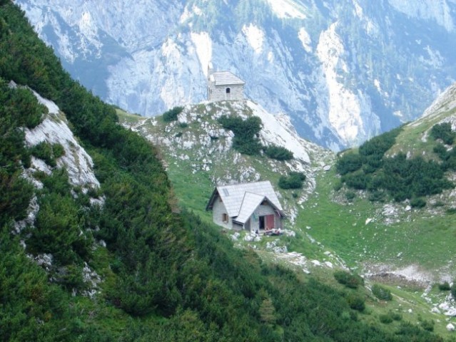 Stara Kocbekova koča i kapelica